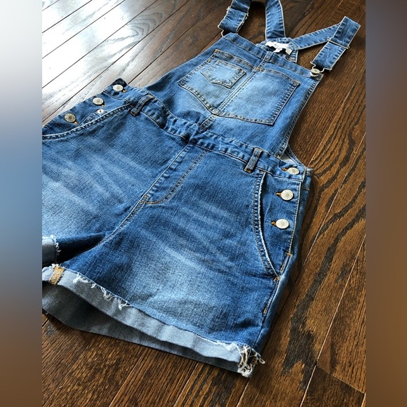 Love Tree Denim Women’s M Medium Vintage Wash Raw Cuffed Hem Denim/Jean Overalls - Picture 3 of 12